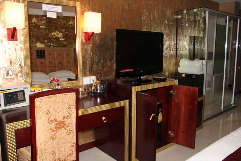 เดอะ พรีวี่ สวีทส์ Hotel Pattaya ภายนอก รูปภาพ