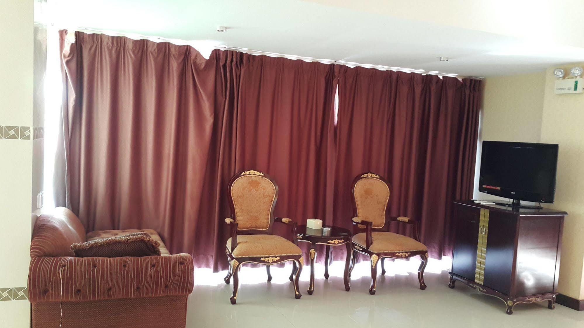 เดอะ พรีวี่ สวีทส์ Hotel Pattaya ภายนอก รูปภาพ