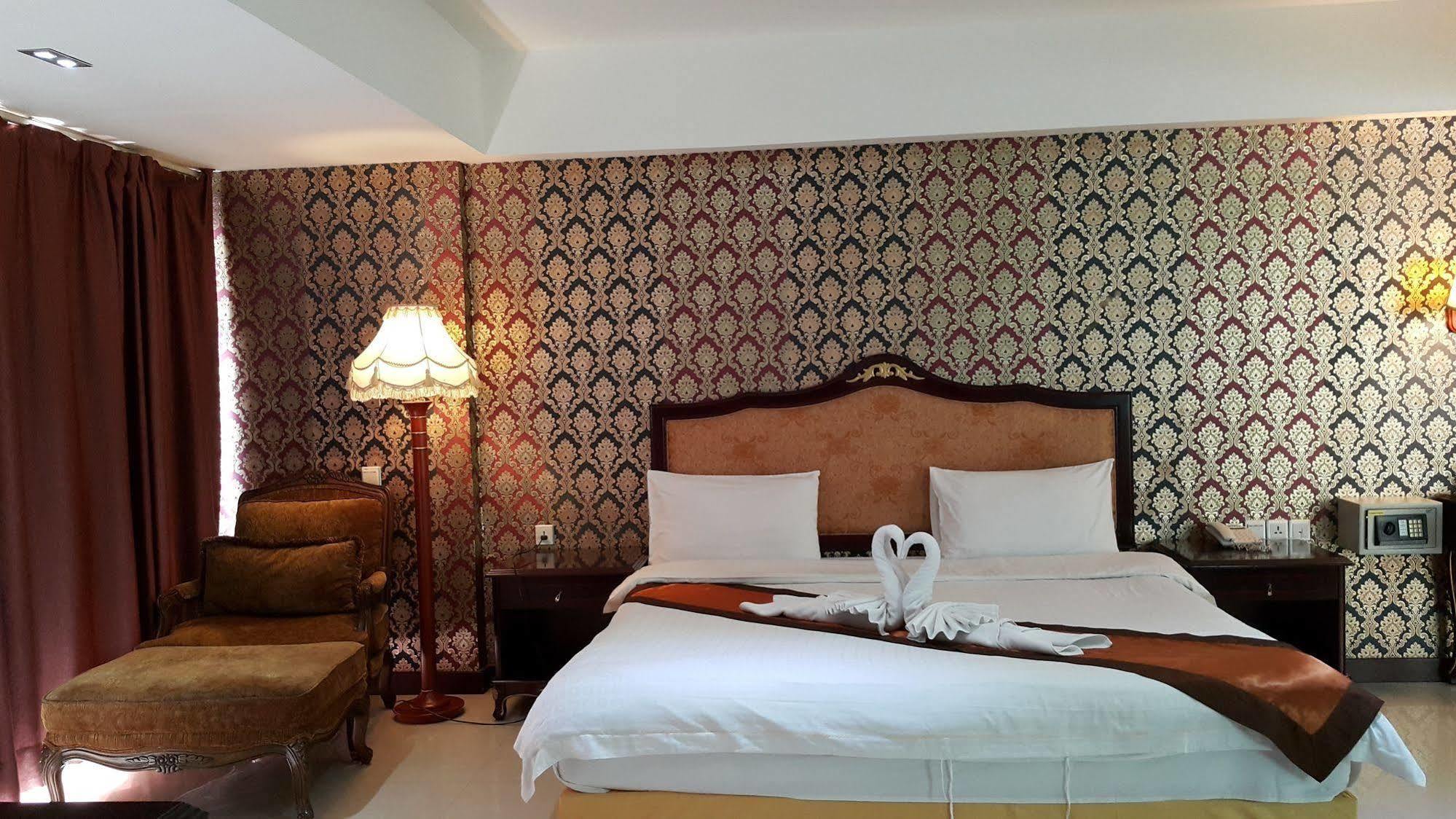 เดอะ พรีวี่ สวีทส์ Hotel Pattaya ภายนอก รูปภาพ