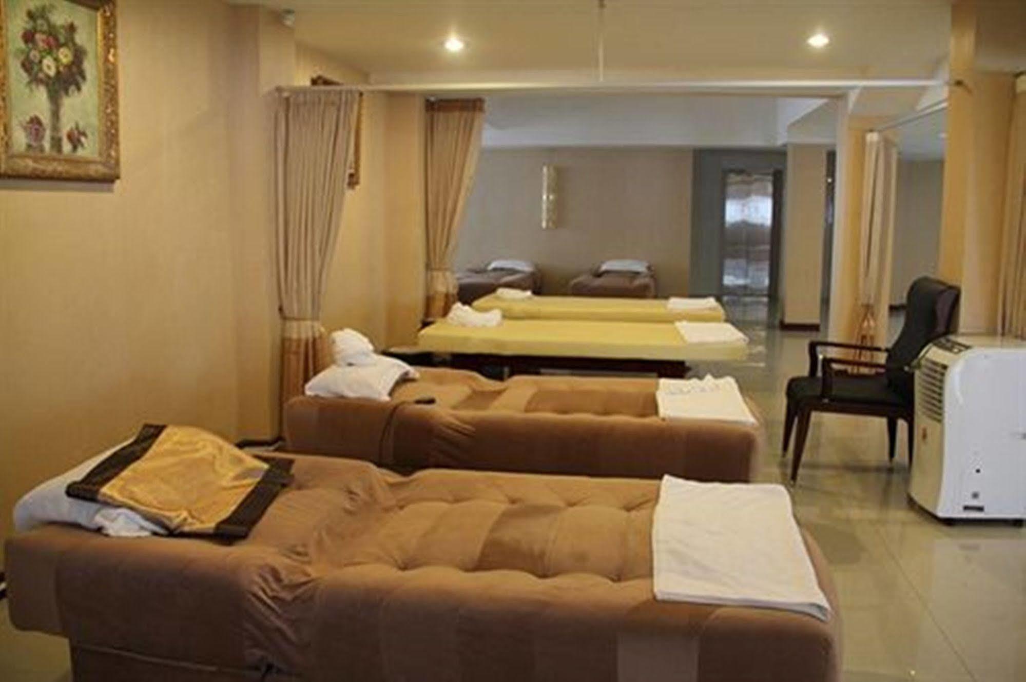 เดอะ พรีวี่ สวีทส์ Hotel Pattaya ภายนอก รูปภาพ