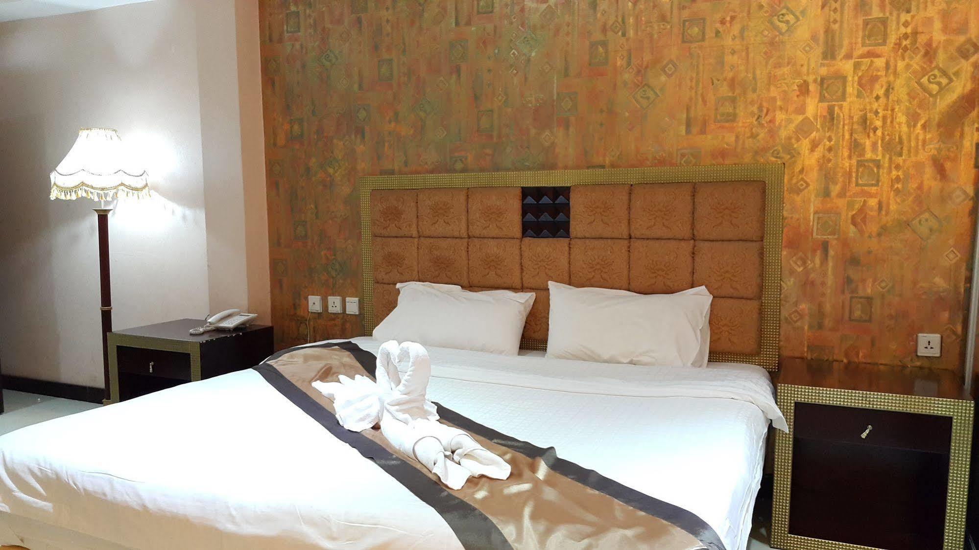 เดอะ พรีวี่ สวีทส์ Hotel Pattaya ภายนอก รูปภาพ