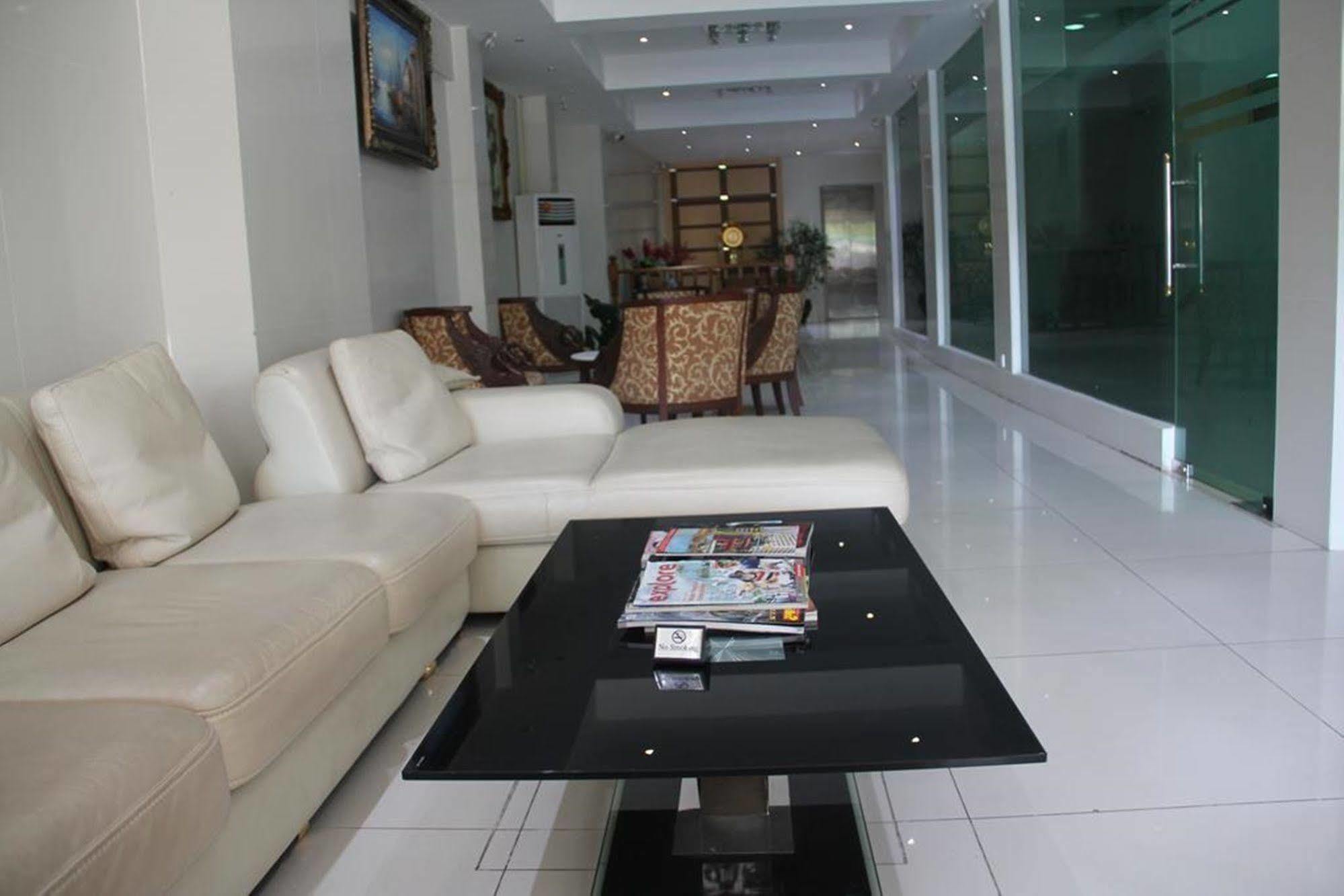 เดอะ พรีวี่ สวีทส์ Hotel Pattaya ภายนอก รูปภาพ